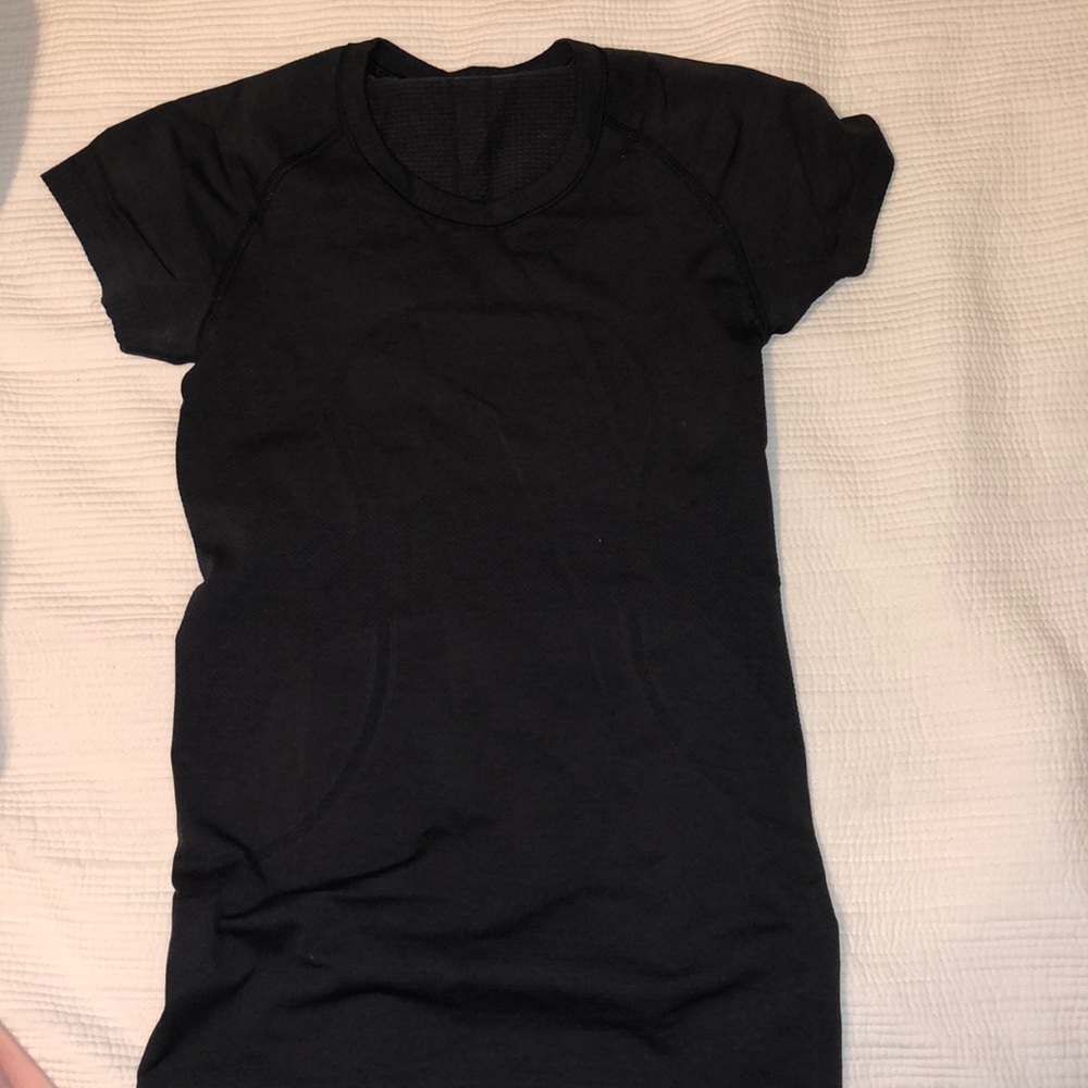Short sleeve black lululemon swiftly tech top